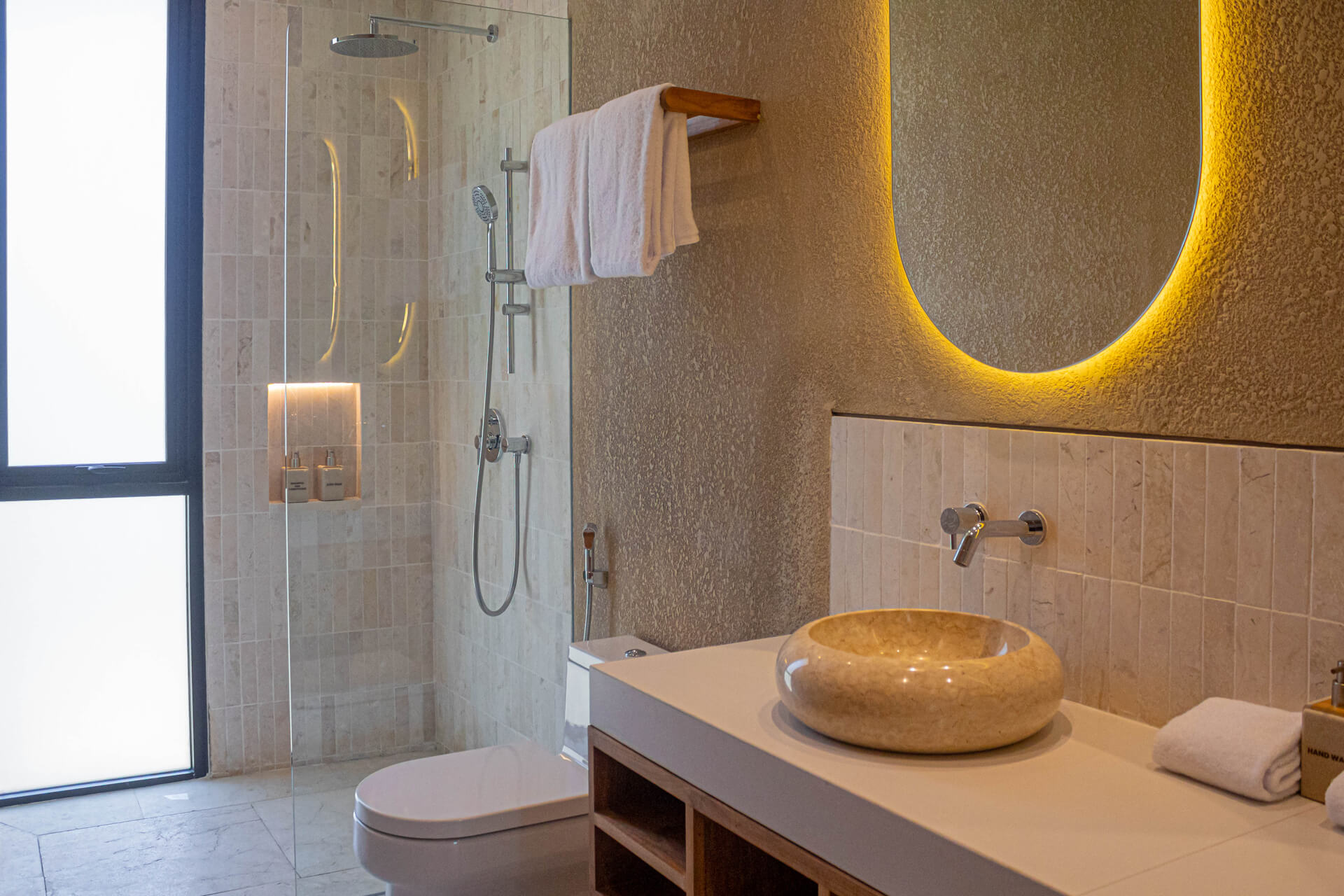 Antonella-Villa-Two-33-Twin-Bathroom