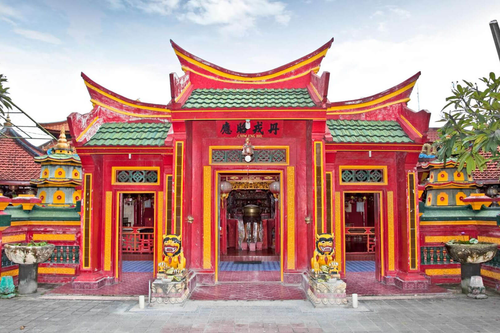 caow-eng-bio-chinese-temple